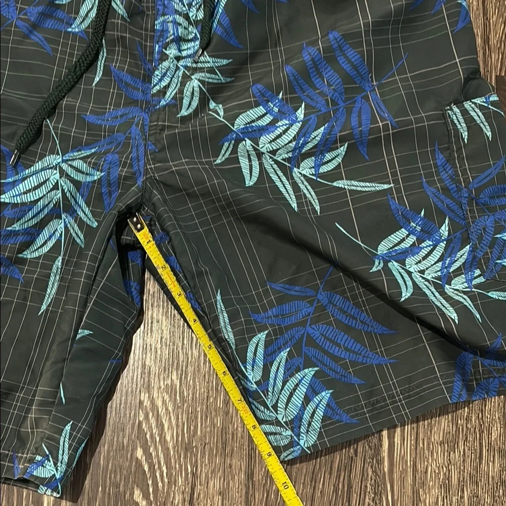 Men's Black and Blue Swim Shorts with a liner size 36/38